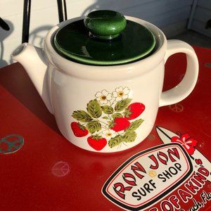 NELSON MCCOY TEAPOT STRAWBERRY CERAMIC #1415 USA 1970'S